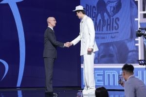 杨瀚森中方经纪公司：恭喜瀚森以第16顺位被NBA开拓者队选中